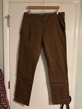 UNTUCKit Men's Dark Brown Chino Pants